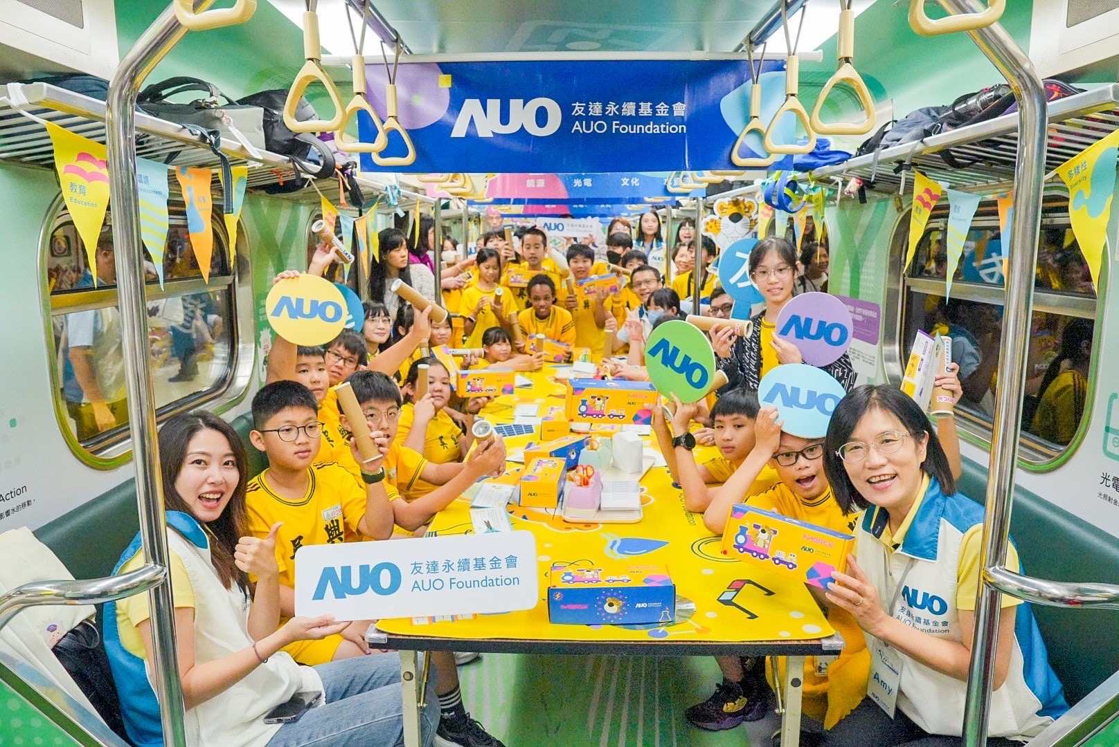 友達永續基金會響應國科會推動的「臺灣科普環島列車」正式啟航，透過「生活中的科學」車廂課程設計，展開為期6天巡迴全臺17個縣市、？32站的移動式科普之旅