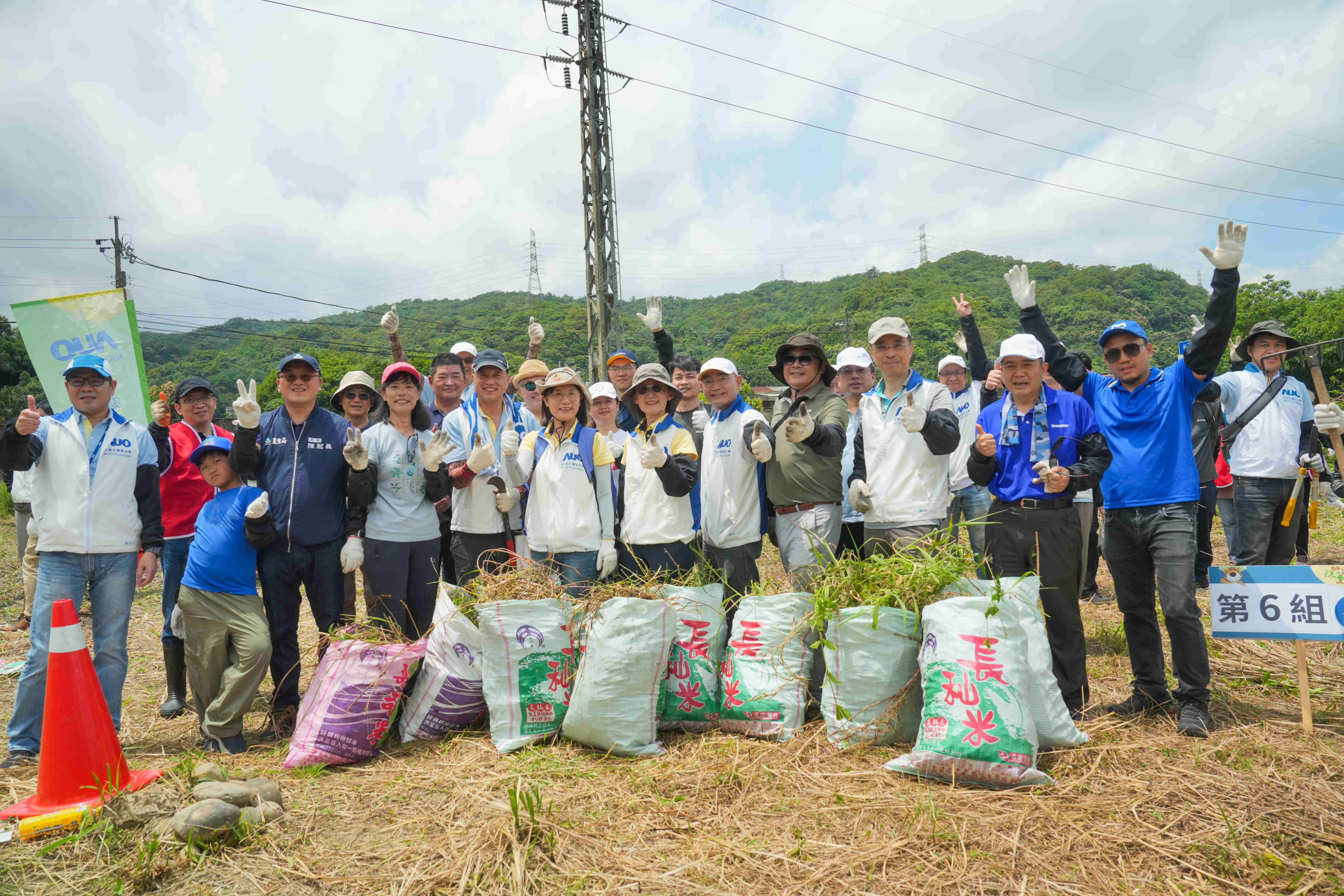 友達永續基金會今（17）日在桃園龍潭廠區舉辦「手護台灣綠色堡壘　Green Party除蔓生活節」，由友達光電暨友達永續基金會董事長彭双浪攜手政府、供應商等合作夥伴共同參與